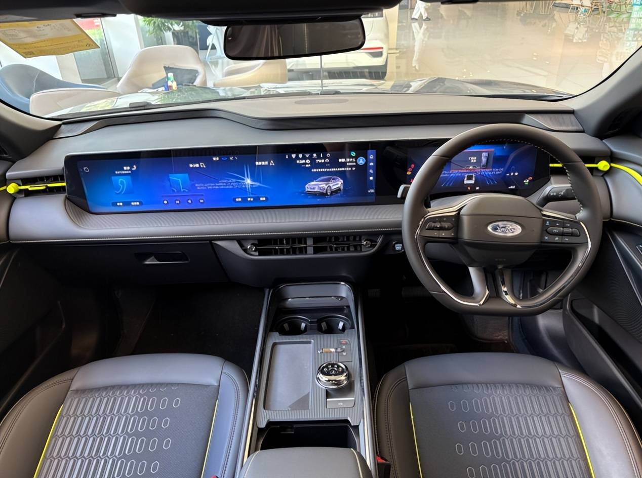 运动座驾新定义:蒙迪欧运动版的颜值与实用主义