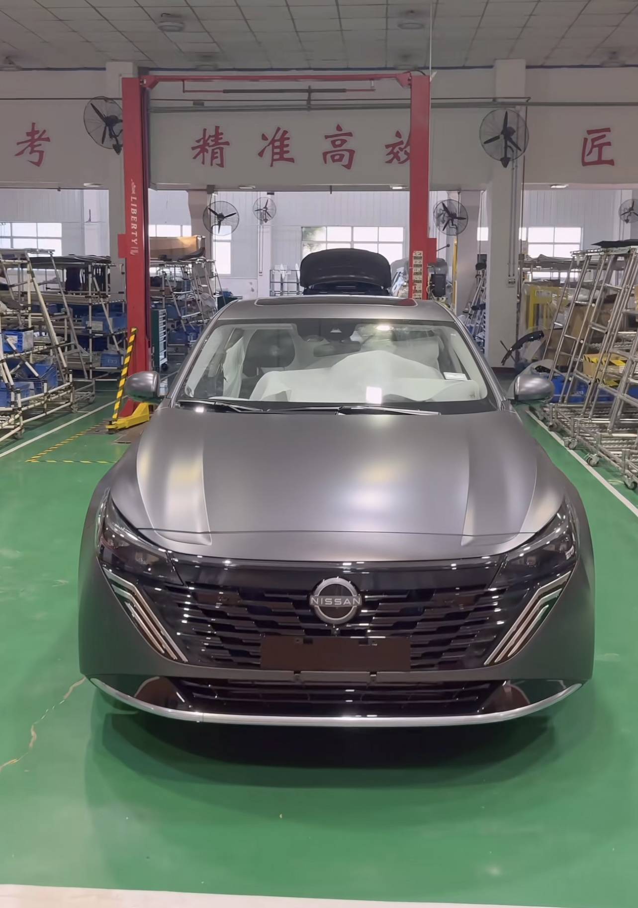 日产天籁plus实车曝光,造型调整/尺寸升级,配2.0t 鸿蒙座舱?