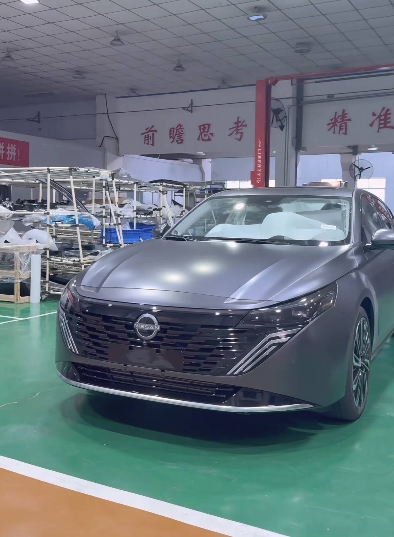 日产天籁plus实车曝光,造型调整/尺寸升级,配2.0t 鸿蒙座舱?