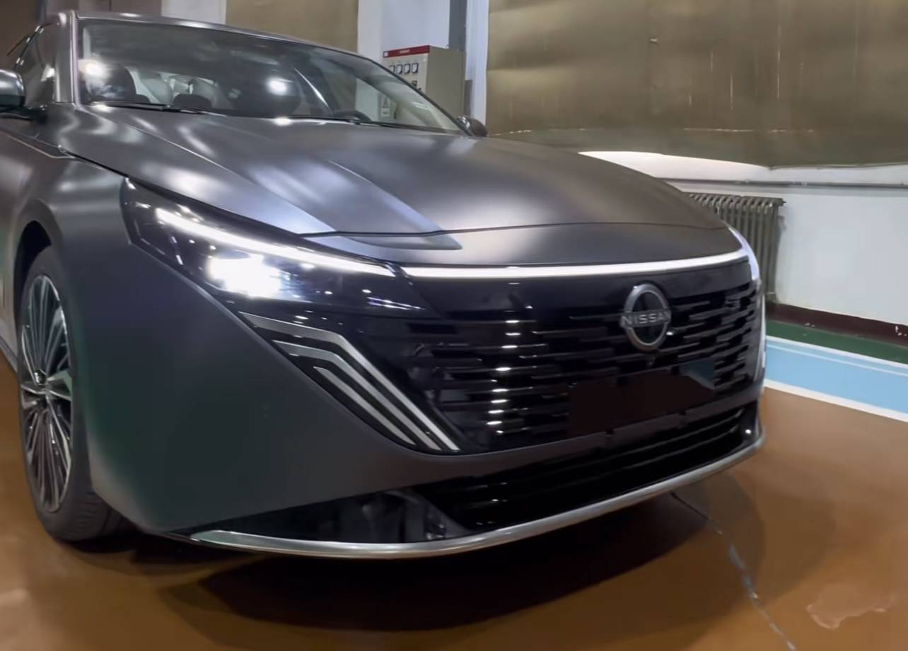 日产天籁plus实车曝光,造型调整/尺寸升级,配2.0t 鸿蒙座舱?