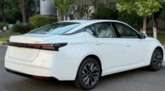 日产天籁plus实车曝光,造型调整/尺寸升级,配2.0t 鸿蒙座舱?