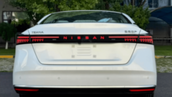 日产天籁plus实车曝光,造型调整/尺寸升级,配2.0t 鸿蒙座舱?