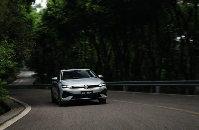 “油电同智”战略下的关键落子:全新速腾l如何杀出智驾重围?