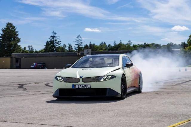 豪华自我革新,宝马再造智能电动“新世代”