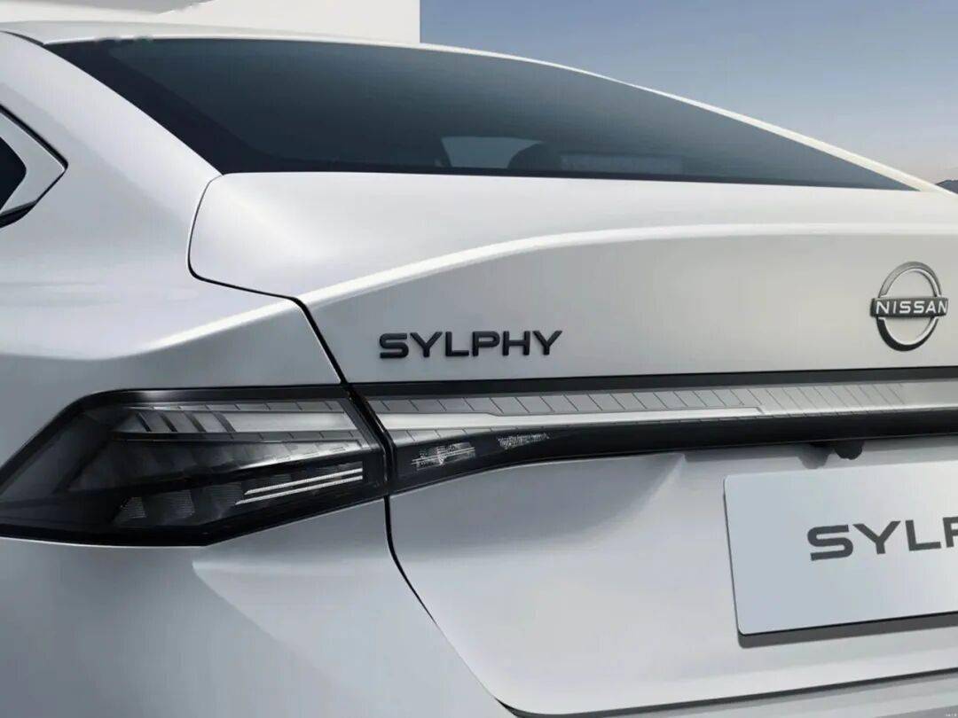 马路三大妈迎来中期改款,网友:卡罗拉像凯美瑞,轩逸像天籁!