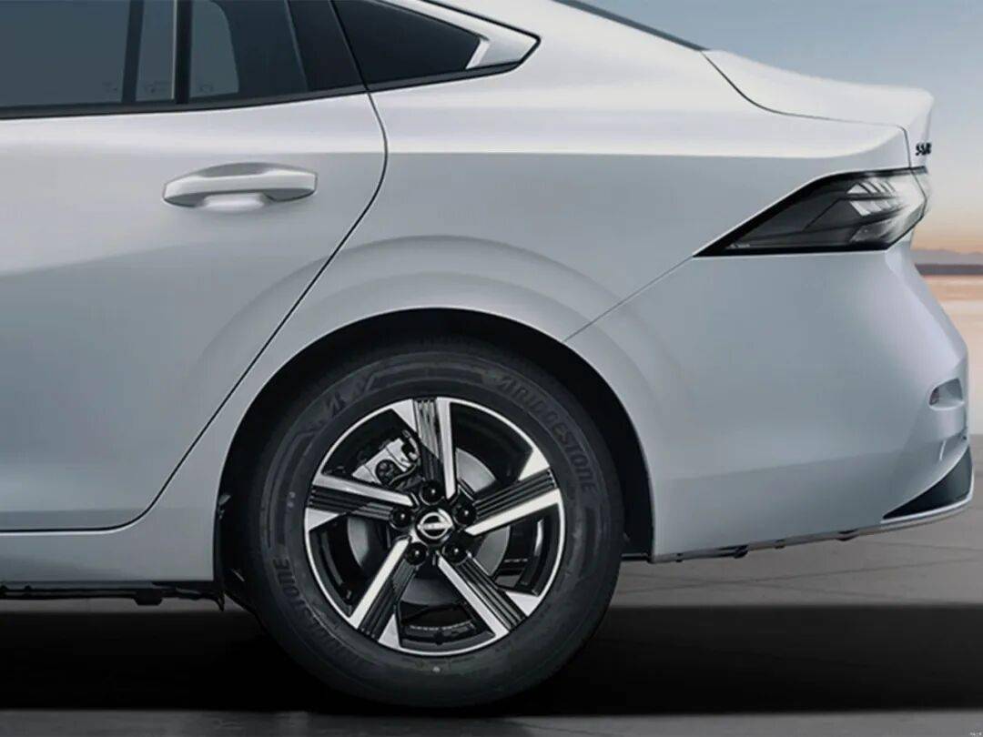 马路三大妈迎来中期改款,网友:卡罗拉像凯美瑞,轩逸像天籁!