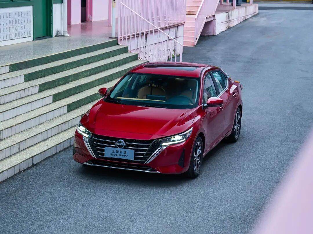 马路三大妈迎来中期改款,网友:卡罗拉像凯美瑞,轩逸像天籁!