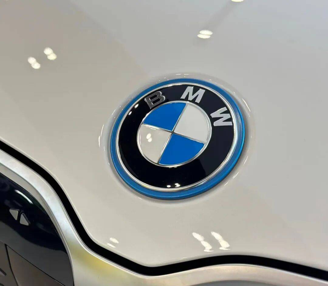 28年来首次!宝马更换实体车标,启用新车标