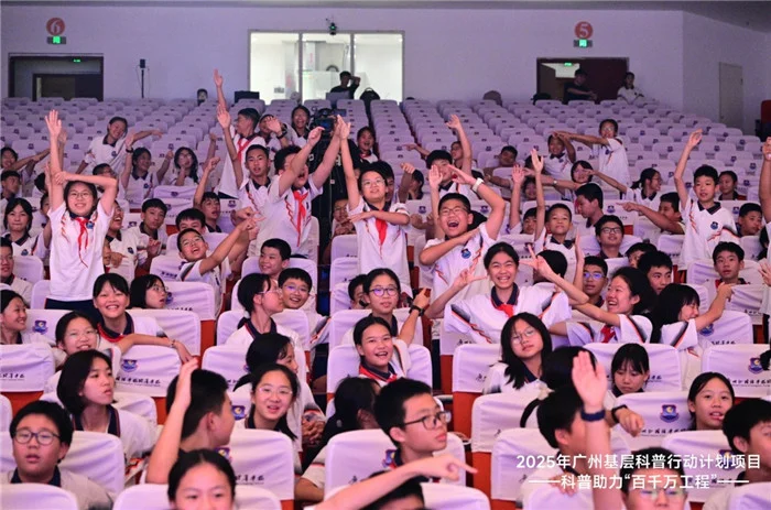 超8万人围观!ai早不是“空中楼阁”,正以“水电煤”姿态改变千行百业