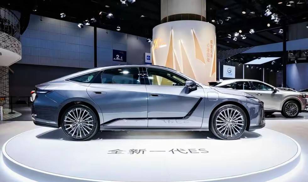 谁是广州车展爆款王?昊铂精准卡位,银河颠覆平权,丰田刚柔并济